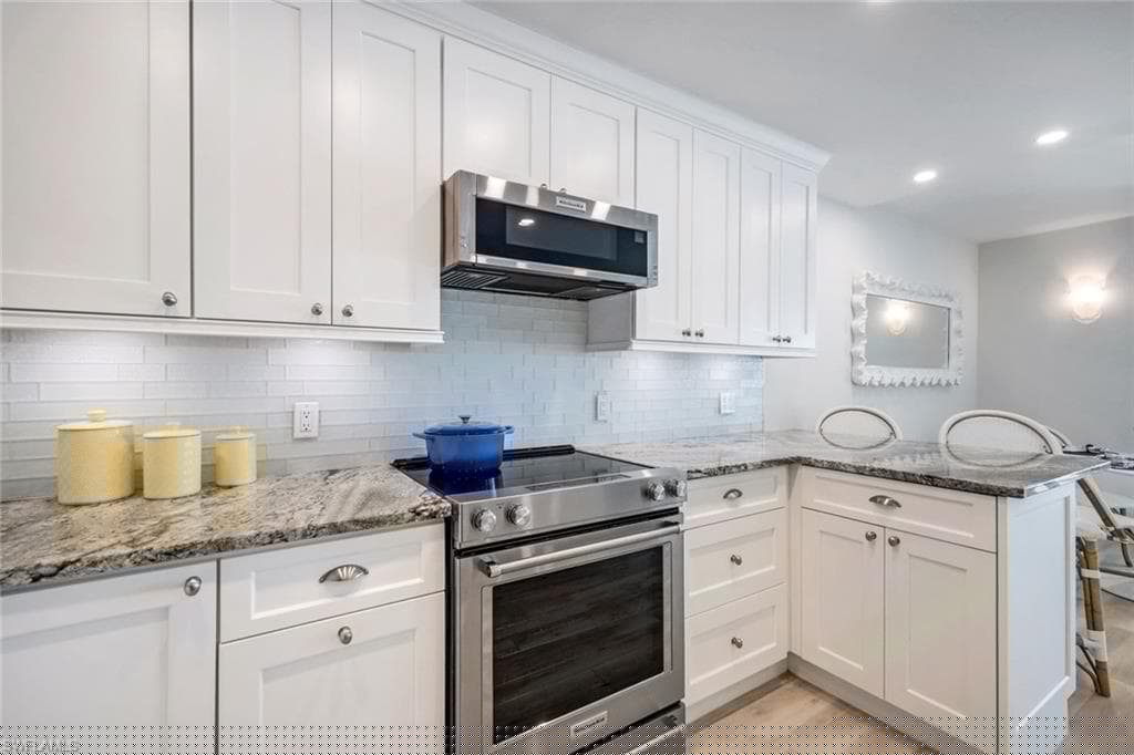 350 Harbour Dr 350, Naples, FL 34103-13