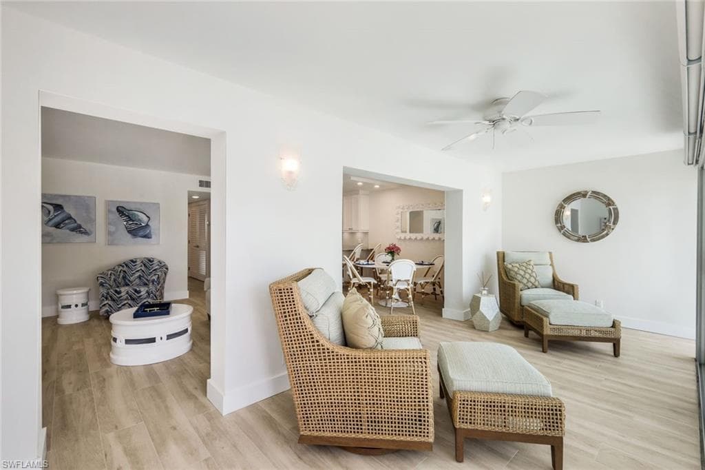 350 Harbour Dr 350, Naples, FL 34103-18