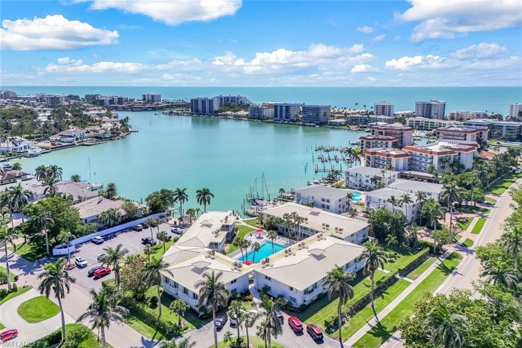 350 Harbour Dr 350, Naples, FL 34103-1