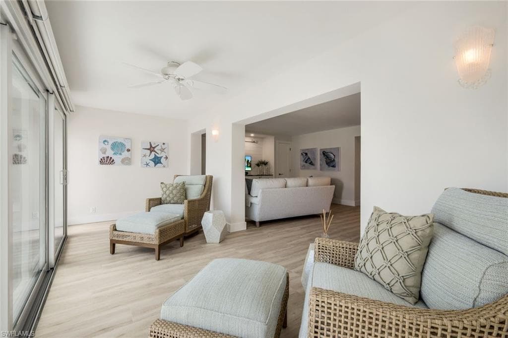 350 Harbour Dr 350, Naples, FL 34103-19
