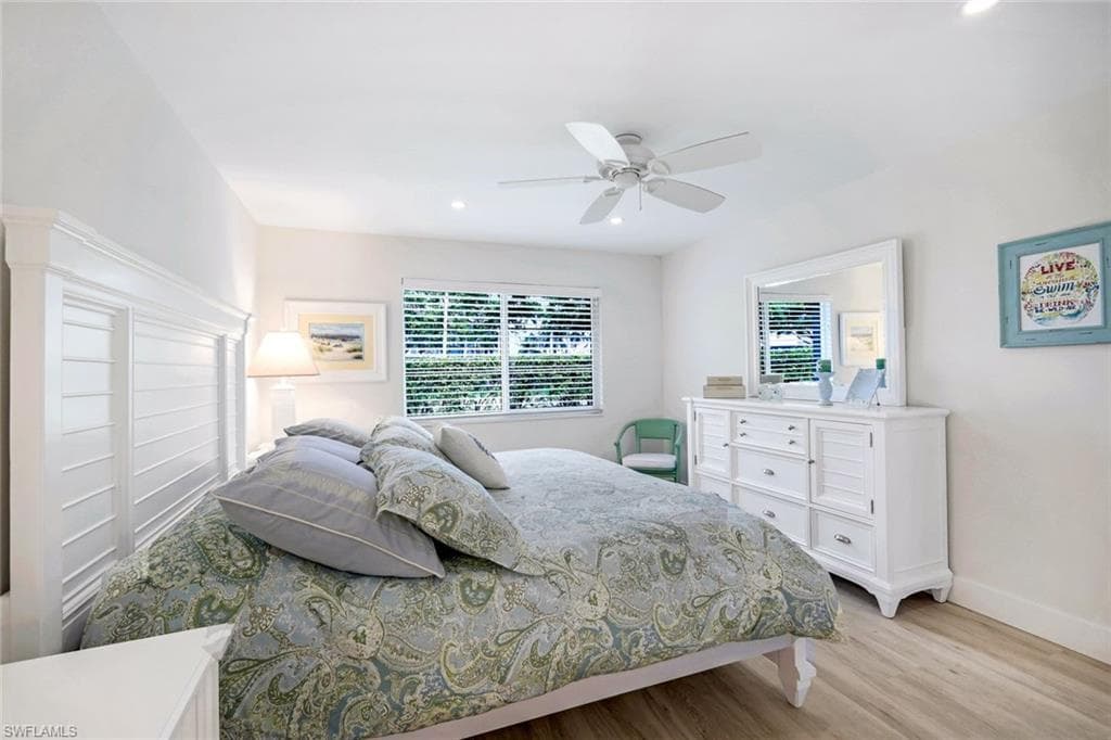 350 Harbour Dr 350, Naples, FL 34103-23