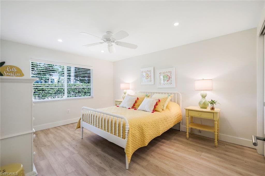 350 Harbour Dr 350, Naples, FL 34103-25