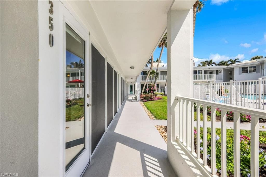 350 Harbour Dr 350, Naples, FL 34103-27