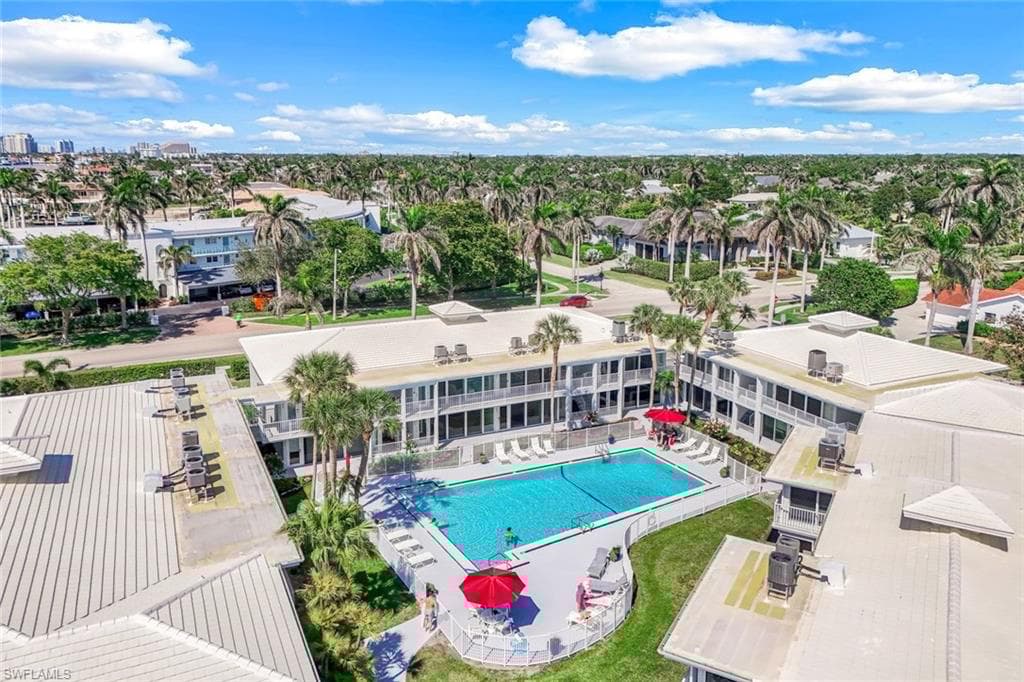 350 Harbour Dr 350, Naples, FL 34103-30