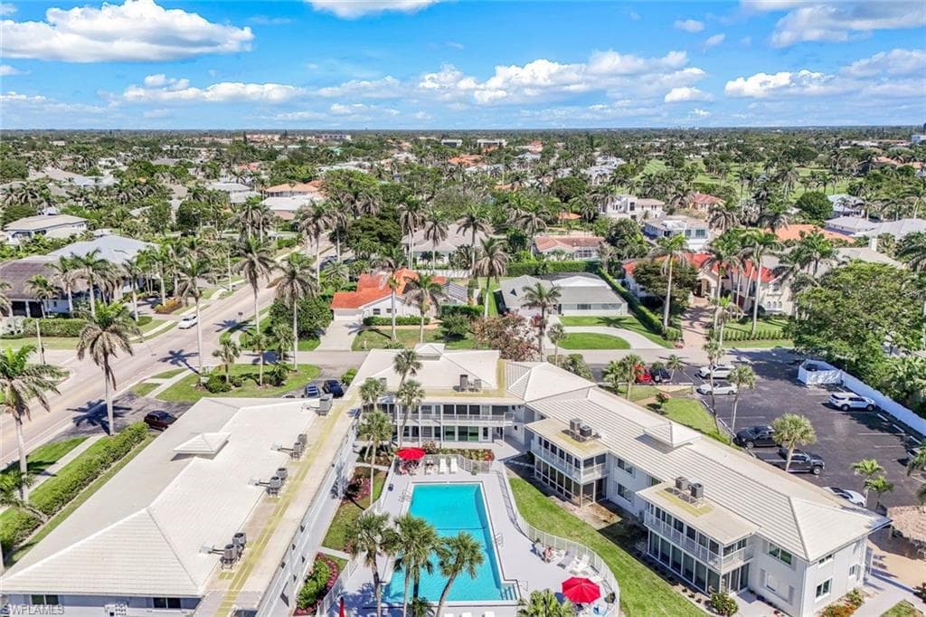 350 Harbour Dr 350, Naples, FL 34103-33