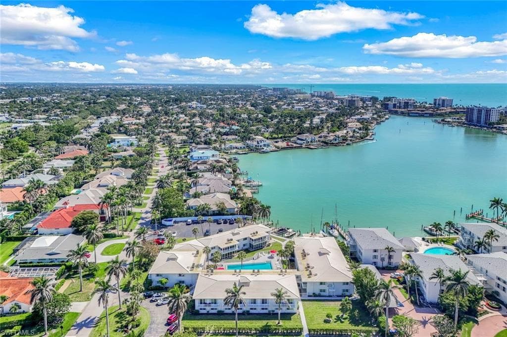 350 Harbour Dr 350, Naples, FL 34103-34