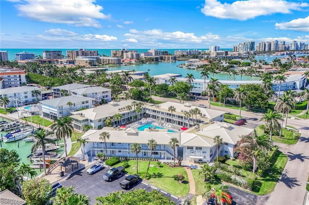 350 Harbour Dr 350, Naples, FL 34103-4