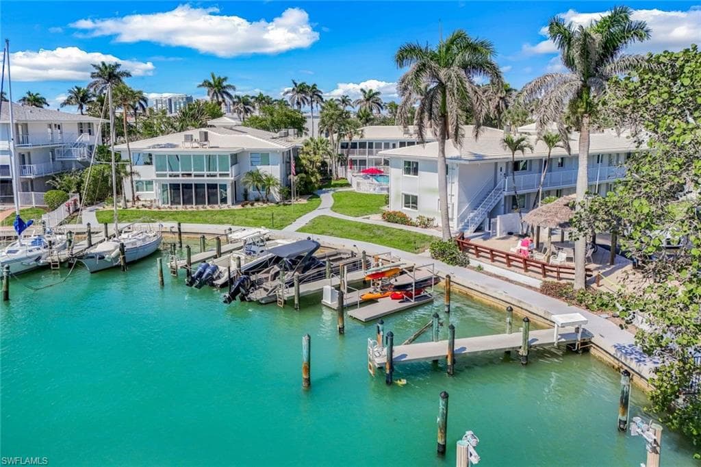 350 Harbour Dr 350, Naples, FL 34103-6