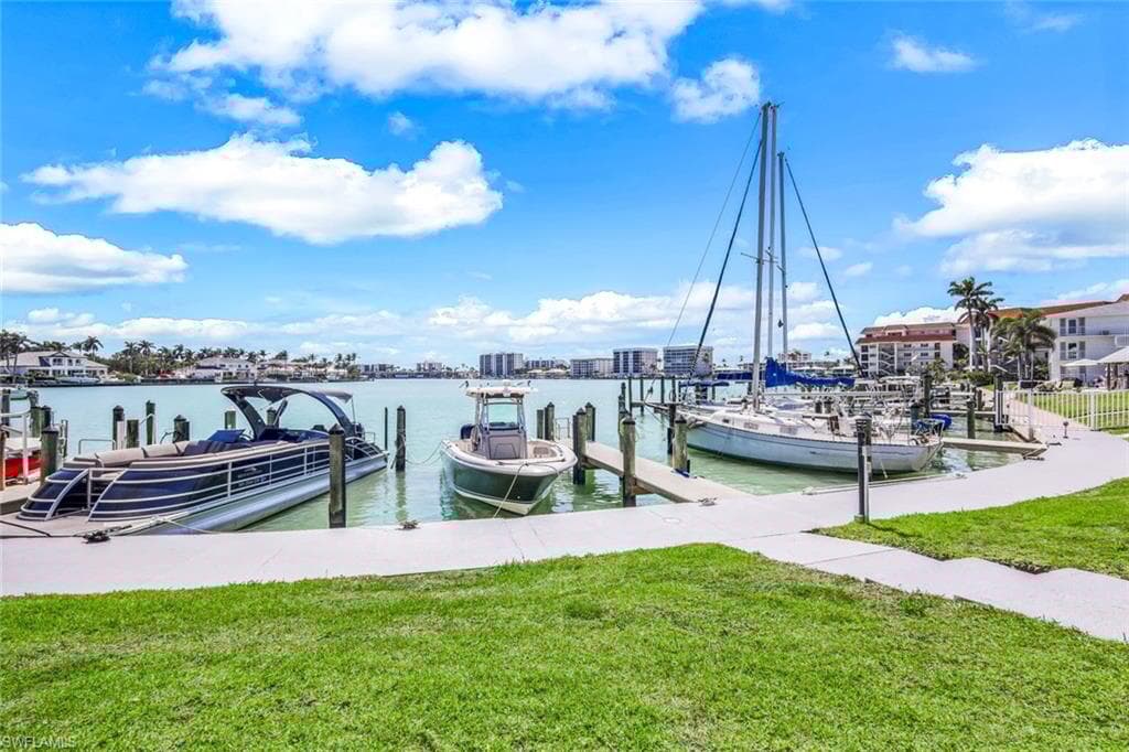 350 Harbour Dr 350, Naples, FL 34103-7