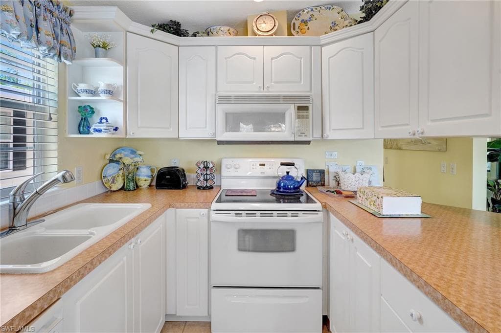 2116 Crystal Lake Dr, Naples, FL 34120-12