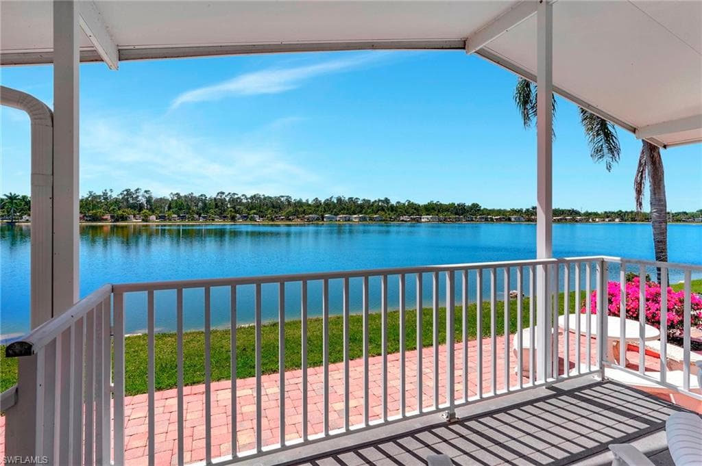 2116 Crystal Lake Dr, Naples, FL 34120-1