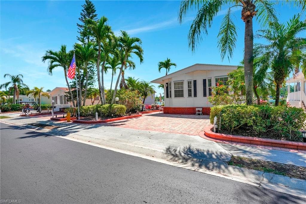 2116 Crystal Lake Dr, Naples, FL 34120-3