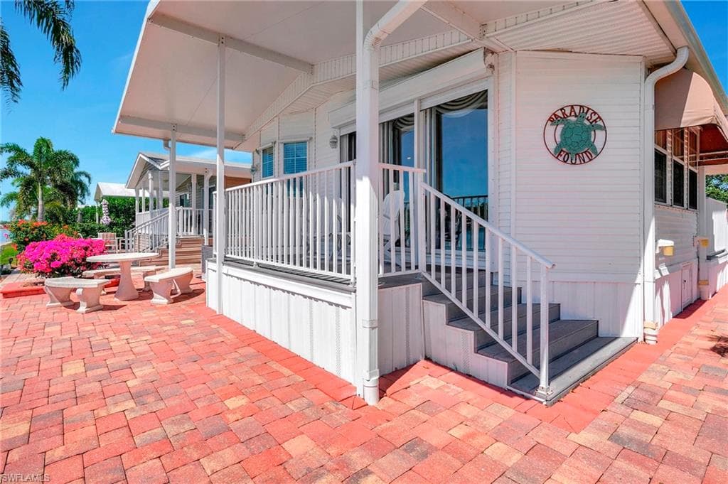 2116 Crystal Lake Dr, Naples, FL 34120-4