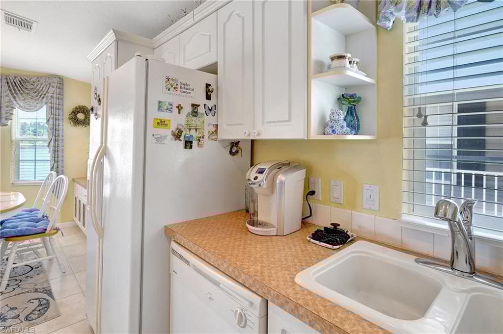 2116 Crystal Lake Dr, Naples, FL 34120-8
