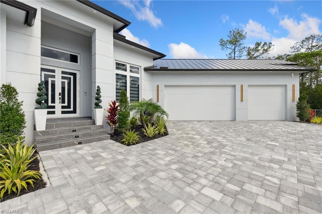 431 16th Ave NE, Naples, FL 34120-39