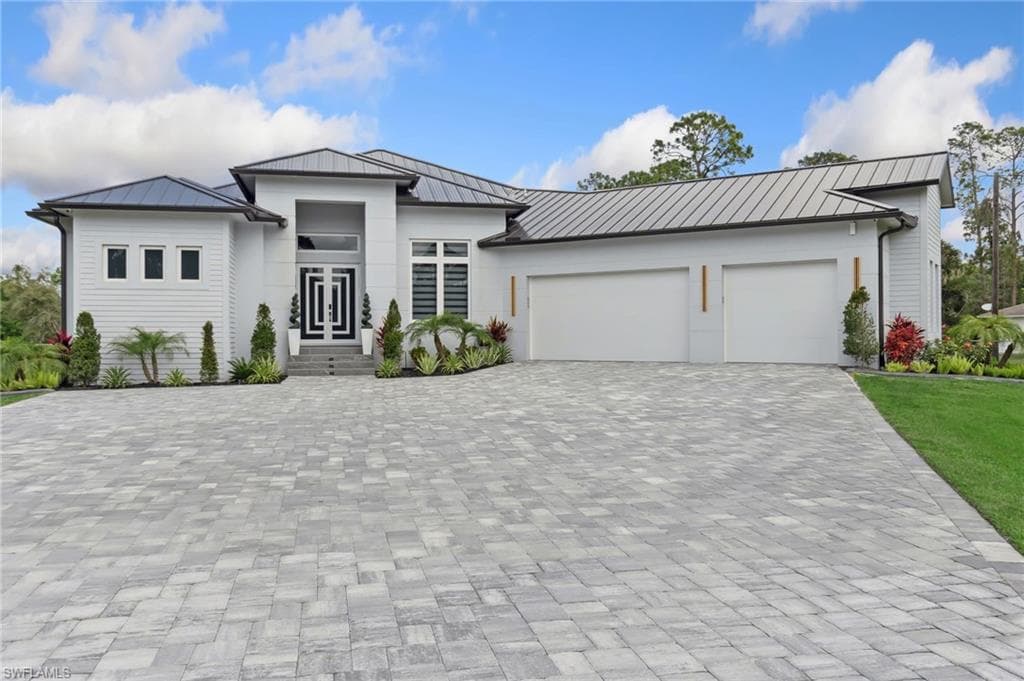 431 16th Ave NE, Naples, FL 34120-40