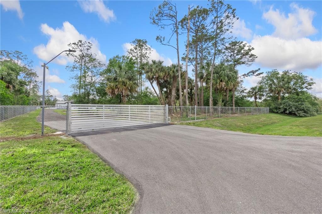 431 16th Ave NE, Naples, FL 34120-49