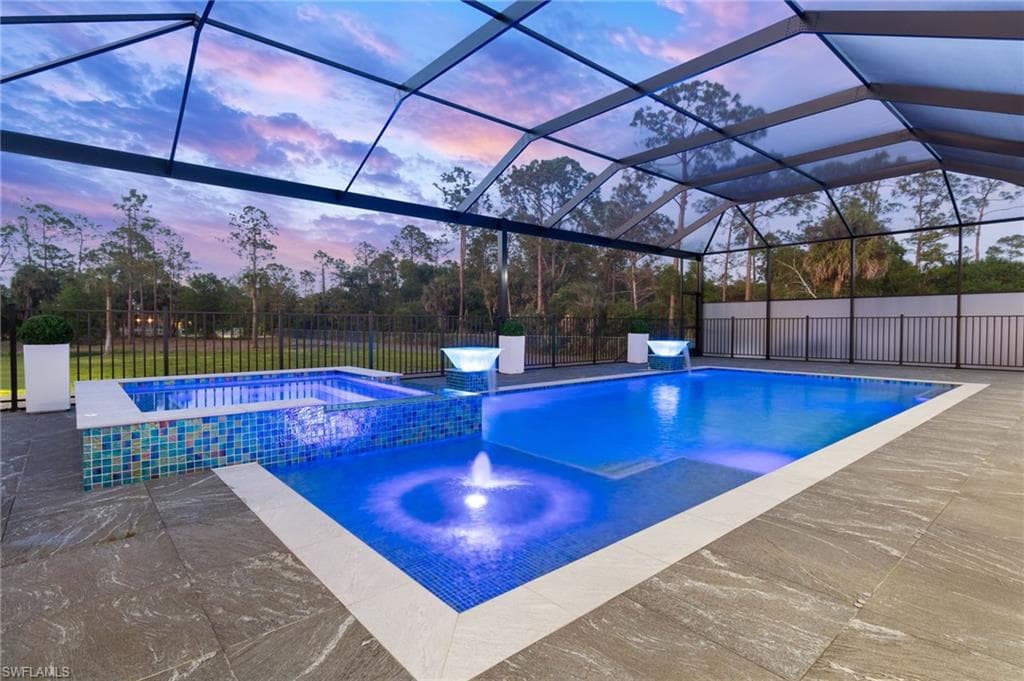 431 16th Ave NE, Naples, FL 34120-8