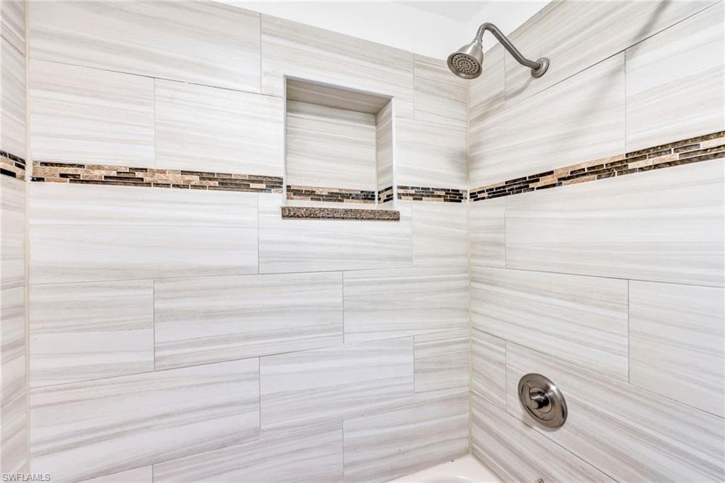 3231 13th Ave SW, Naples, FL 34117-26