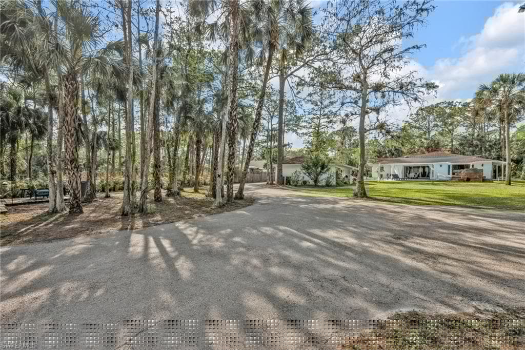 3231 13th Ave SW, Naples, FL 34117-38
