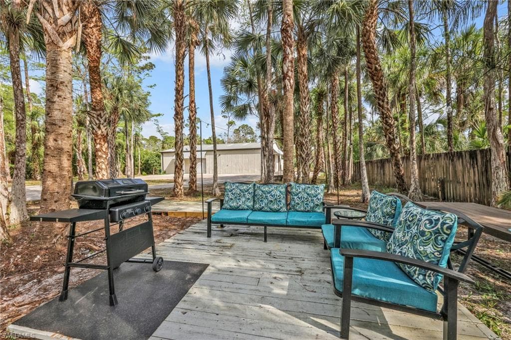 3231 13th Ave SW, Naples, FL 34117-39