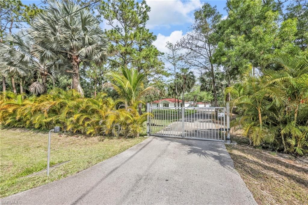 3231 13th Ave SW, Naples, FL 34117-42