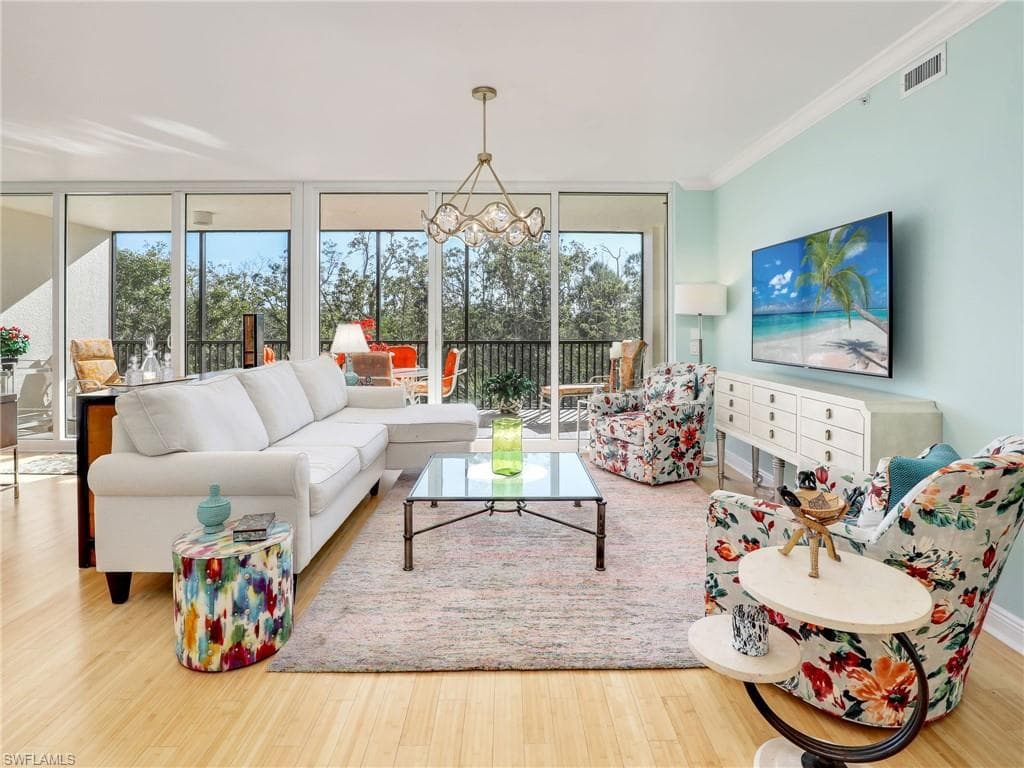 455 Cove Tower Dr 303, Naples, FL 34110-9