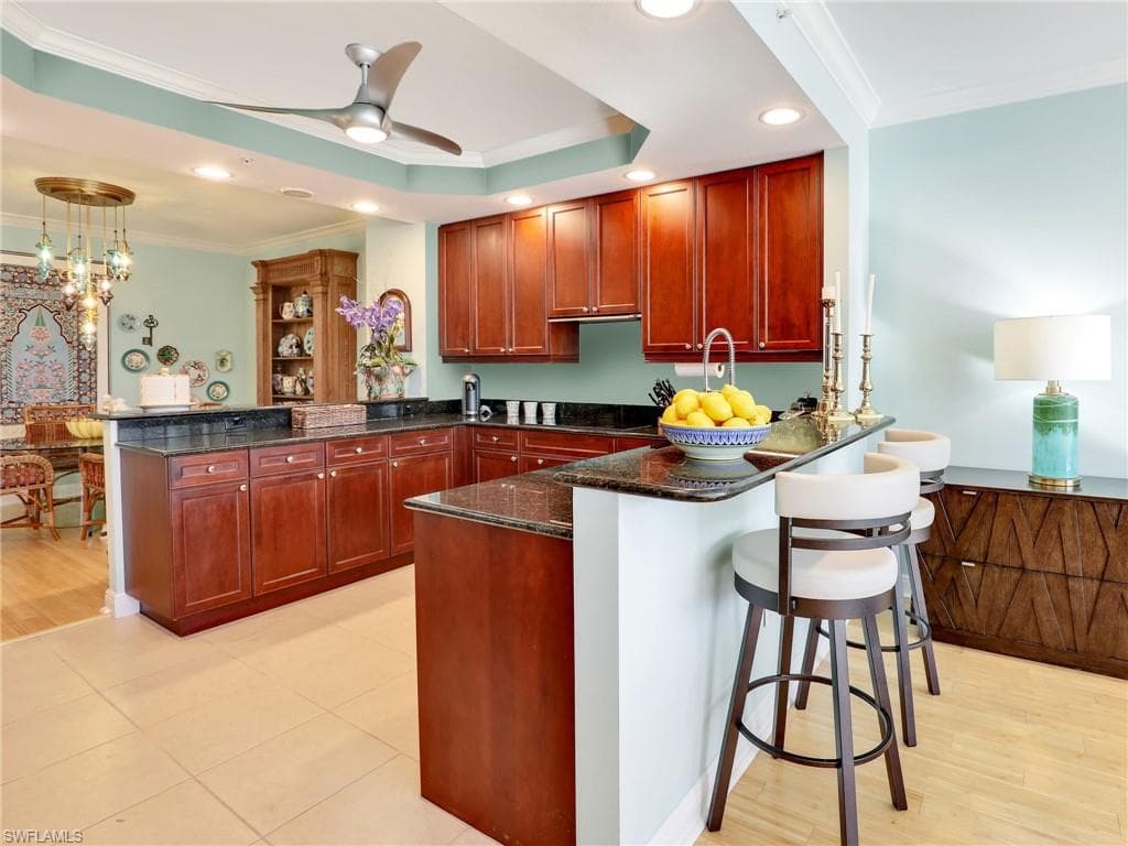 455 Cove Tower Dr 303, Naples, FL 34110-15