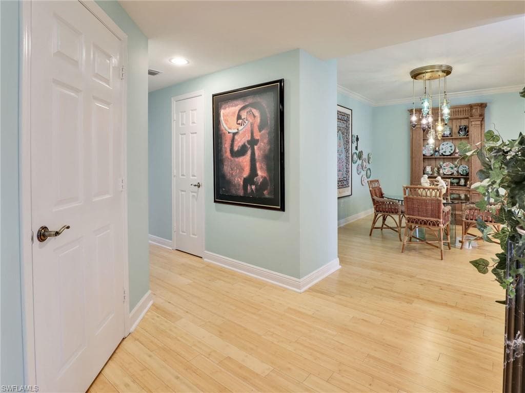 455 Cove Tower Dr 303, Naples, FL 34110-21