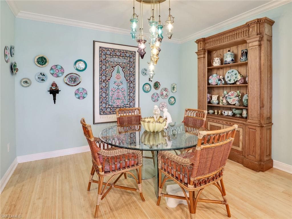 455 Cove Tower Dr 303, Naples, FL 34110-22