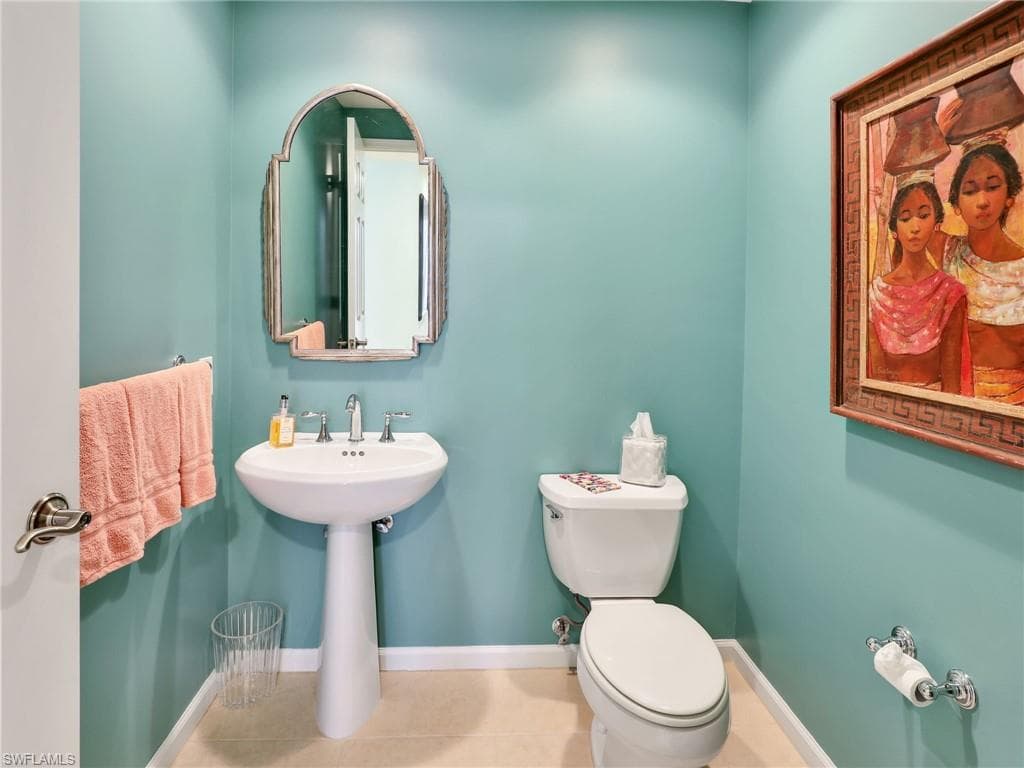 455 Cove Tower Dr 303, Naples, FL 34110-23
