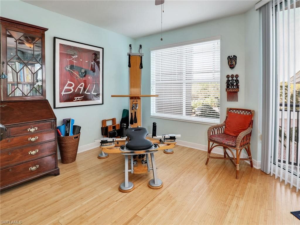 455 Cove Tower Dr 303, Naples, FL 34110-25