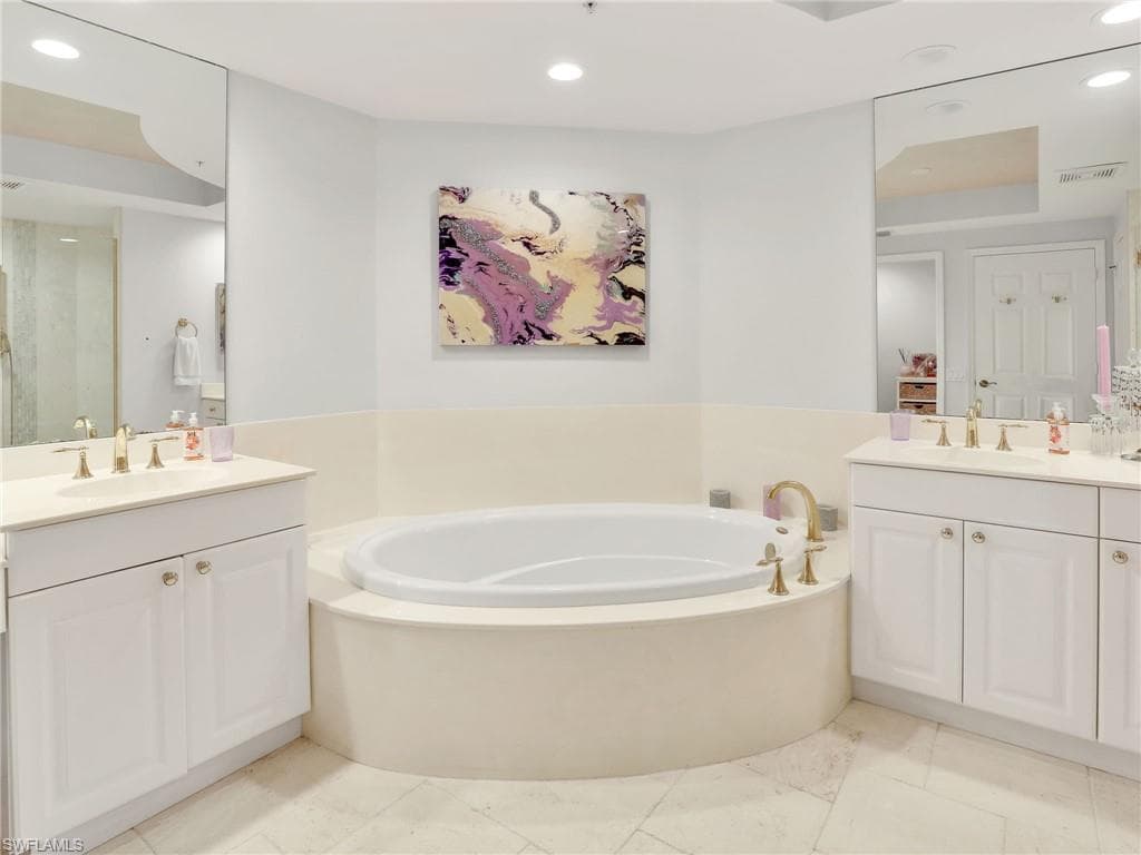 455 Cove Tower Dr 303, Naples, FL 34110-29