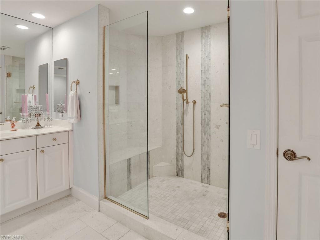 455 Cove Tower Dr 303, Naples, FL 34110-30