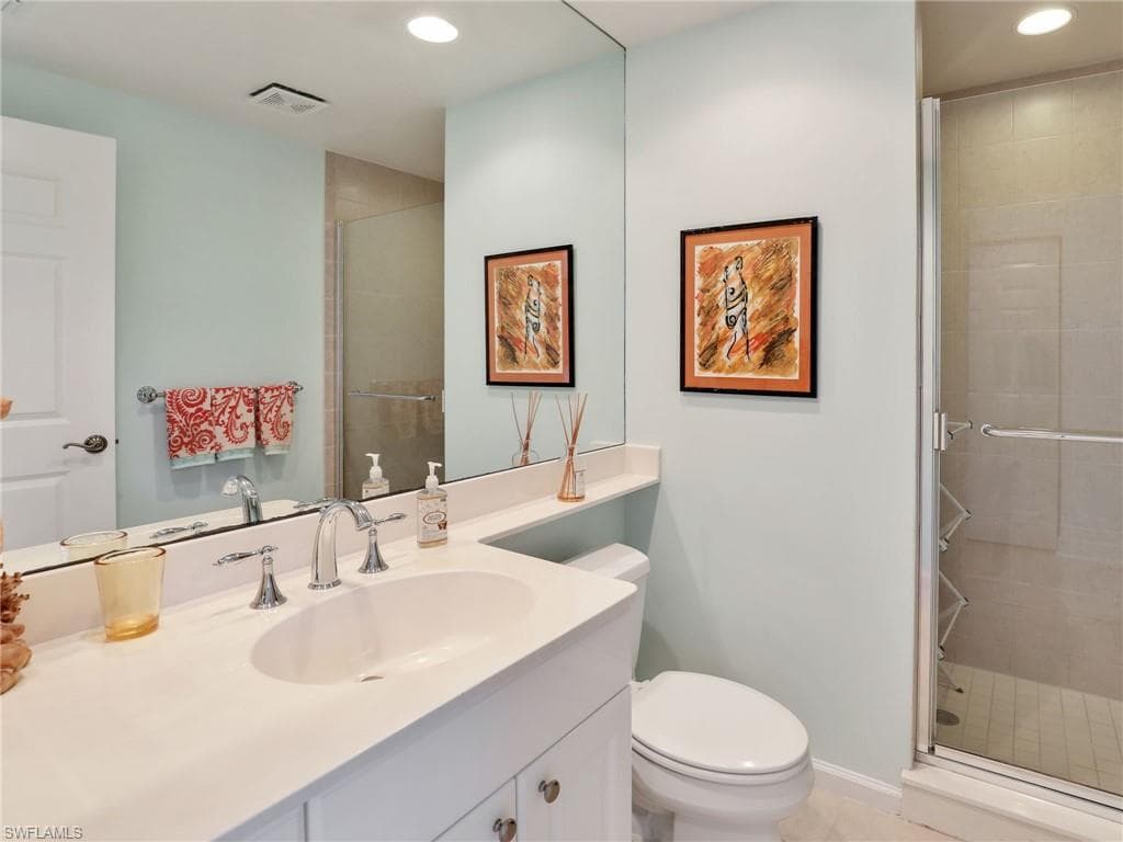 455 Cove Tower Dr 303, Naples, FL 34110-31