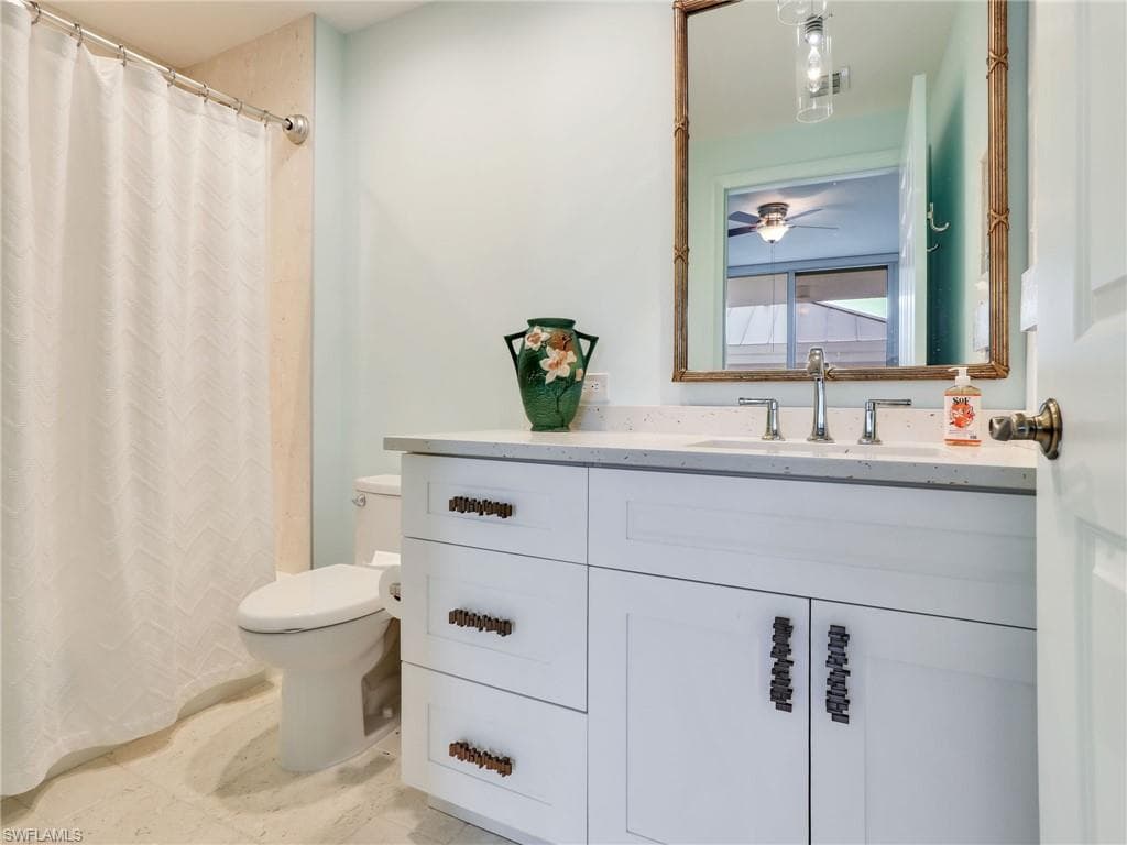 455 Cove Tower Dr 303, Naples, FL 34110-32
