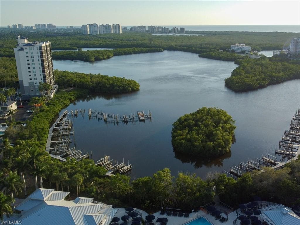 455 Cove Tower Dr 303, Naples, FL 34110-36