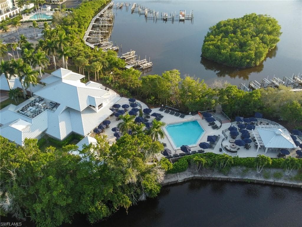 455 Cove Tower Dr 303, Naples, FL 34110-37