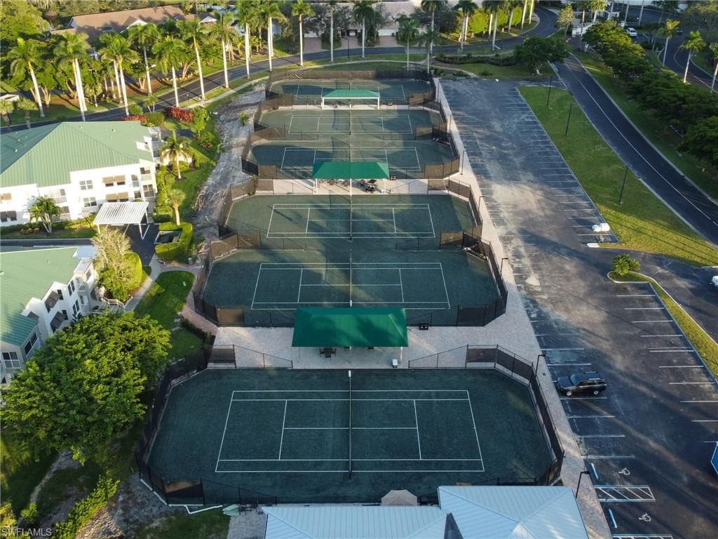 455 Cove Tower Dr 303, Naples, FL 34110-39