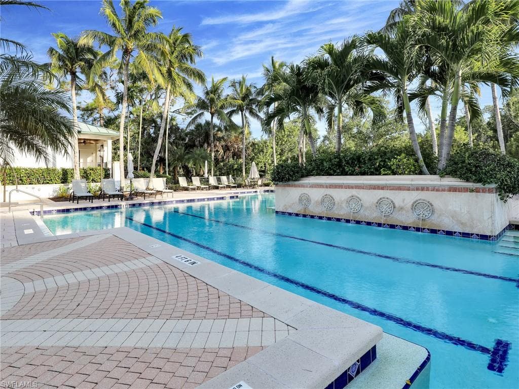 455 Cove Tower Dr 303, Naples, FL 34110-41