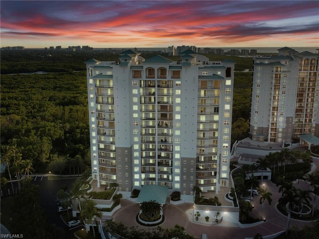 455 Cove Tower Dr 303, Naples, FL 34110-46