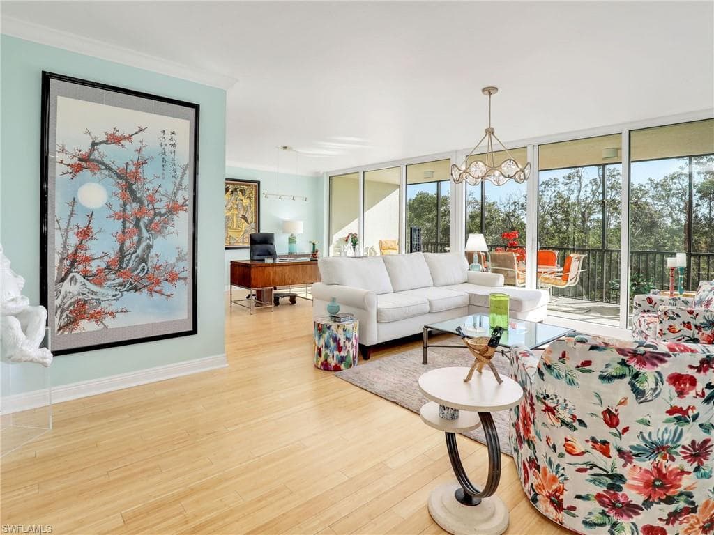 455 Cove Tower Dr 303, Naples, FL 34110-6