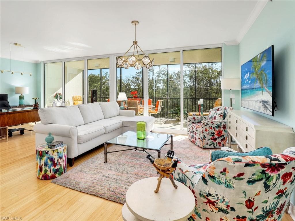 455 Cove Tower Dr 303, Naples, FL 34110-7