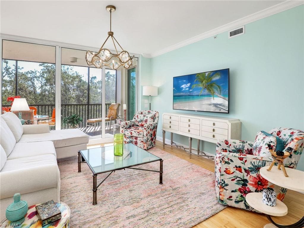 455 Cove Tower Dr 303, Naples, FL 34110-8