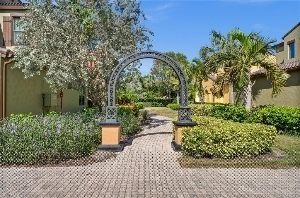 9025 Alturas St 3102, Naples, FL 34113-16