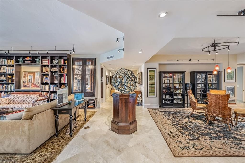 8787 Bay Colony Dr Ph 2004, Naples, FL 34108-10