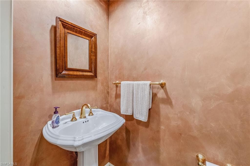 8787 Bay Colony Dr Ph 2004, Naples, FL 34108-33