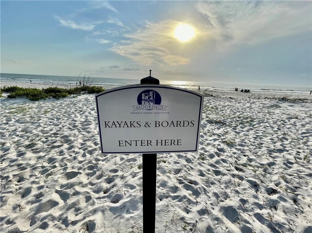 1900 Alamanda Dr 208, Naples, FL 34102-20