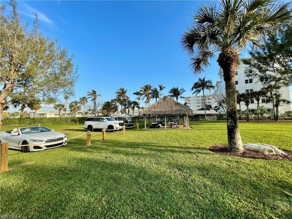 1900 Alamanda Dr 208, Naples, FL 34102-27