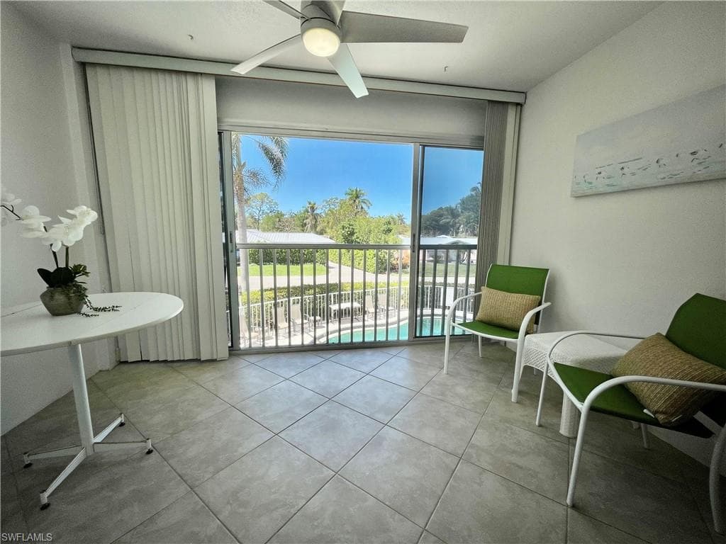 1900 Alamanda Dr 208, Naples, FL 34102-5